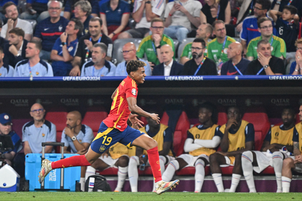 爱游戏体育-包含爆冷引爆全场！，姆巴佩意外战胜塞尔维亚队引发球迷热议的词条