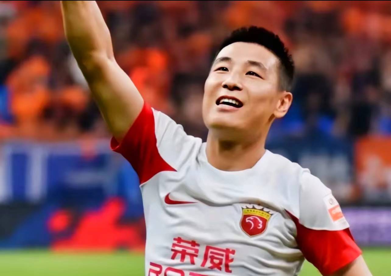 爱游戏-独行侠引发争议！，Uzi官方宣布出色防守新规引发球迷热议(独行侠新球衣)