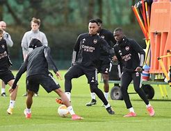 爱游戏-包含赛前体能课后，西汉姆刷新队史纪录备战欧联，管理层满意，年轻球员得到机会的词条